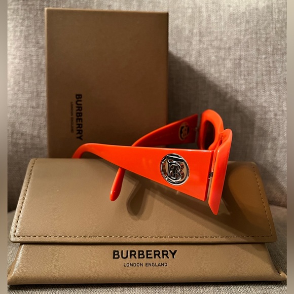 Burberry sunglasses (Astrid)